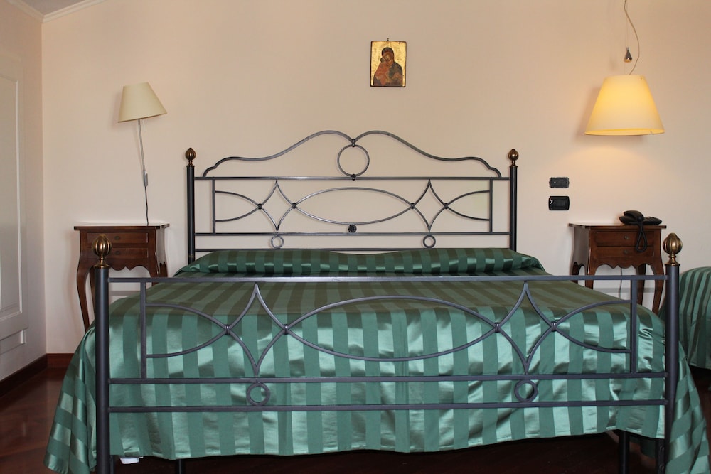 Standard Double or Twin Room photo 3