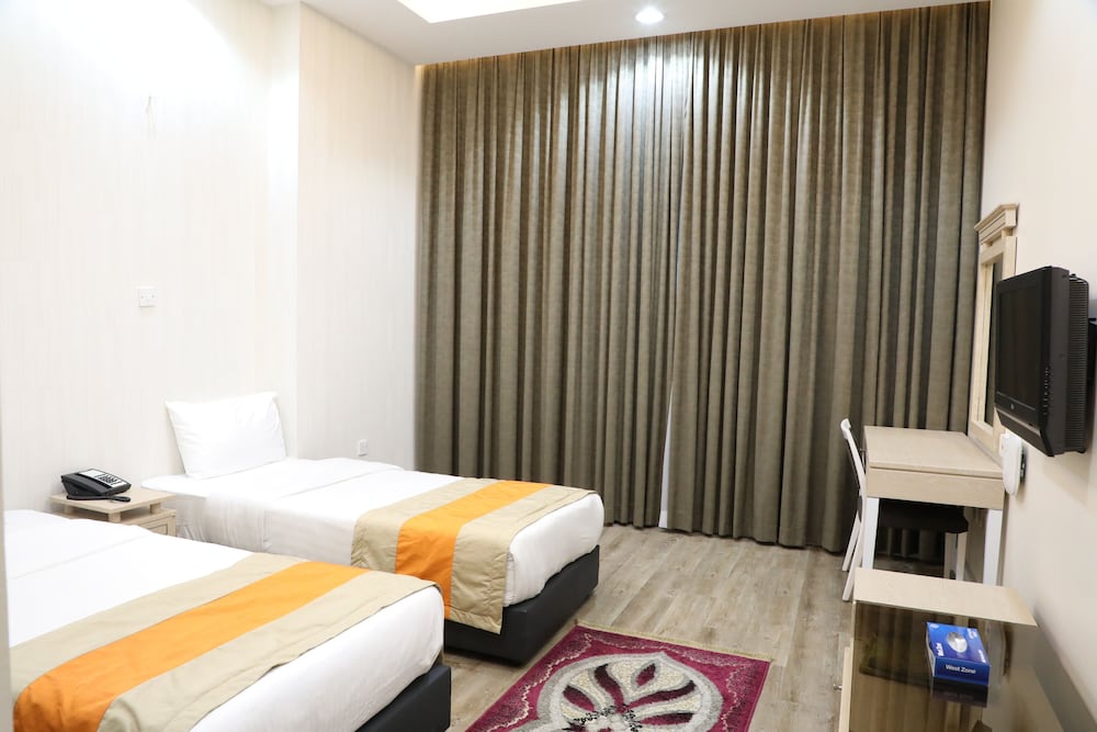 Premium Triple Room, 1 Bedroom photo 2