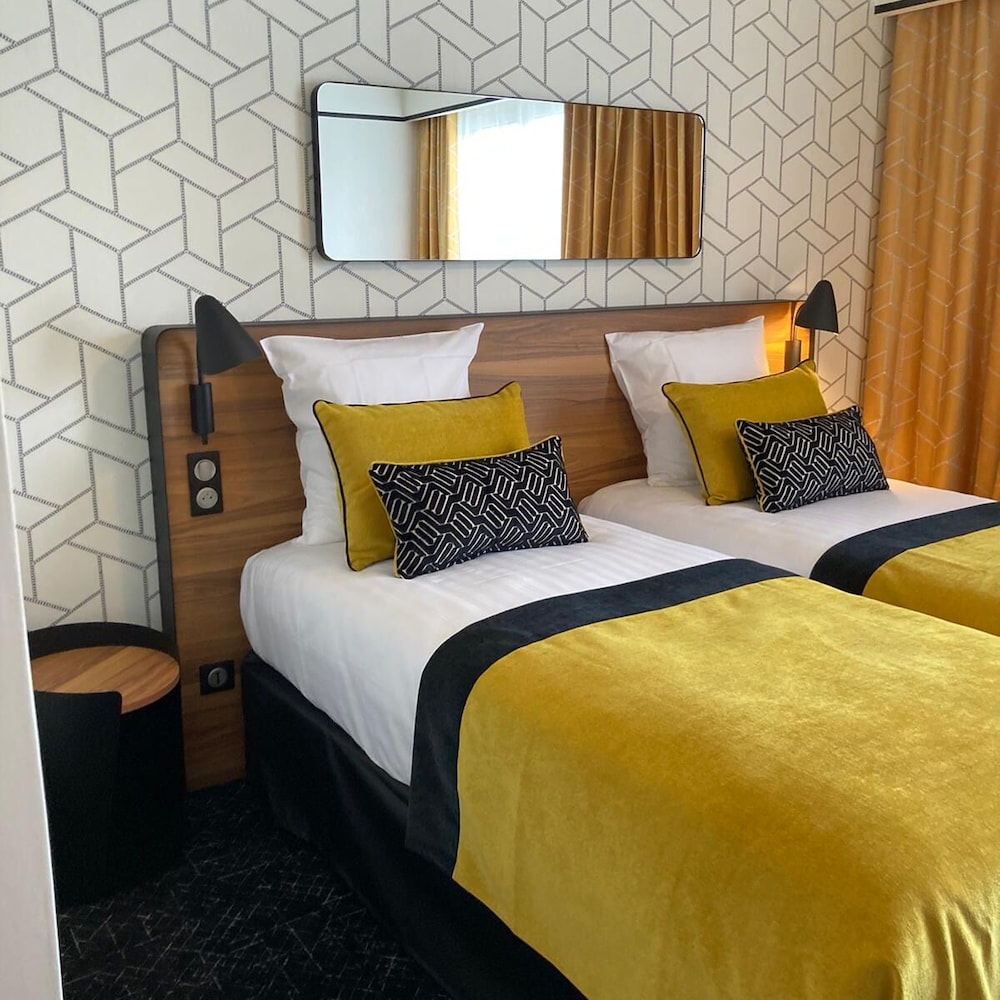 Deluxe Double Room (Newly Renovated) - Photo 3