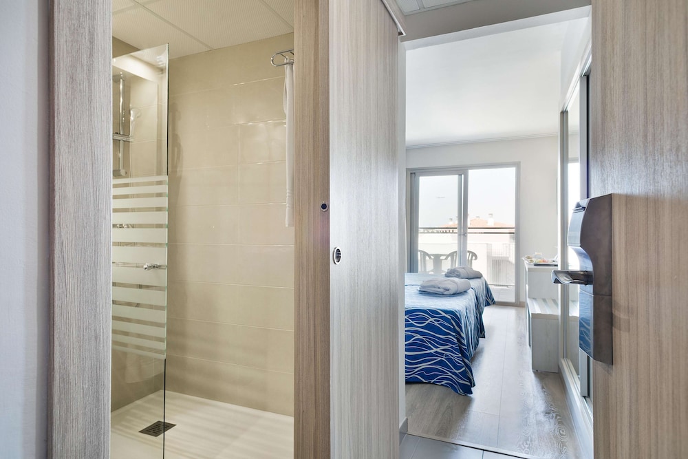 Triple Room (3 adults) - Photo 2