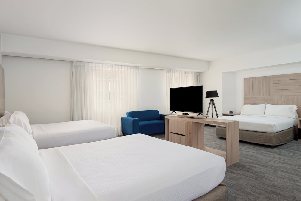 Premium Room, Multiple Beds, City View - Photo 1