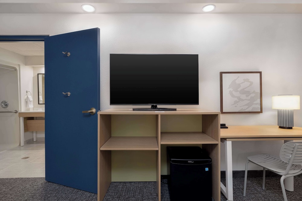 Room, 2 Double Beds, Mobility Accessible (3x3 Shower) - Photo 3