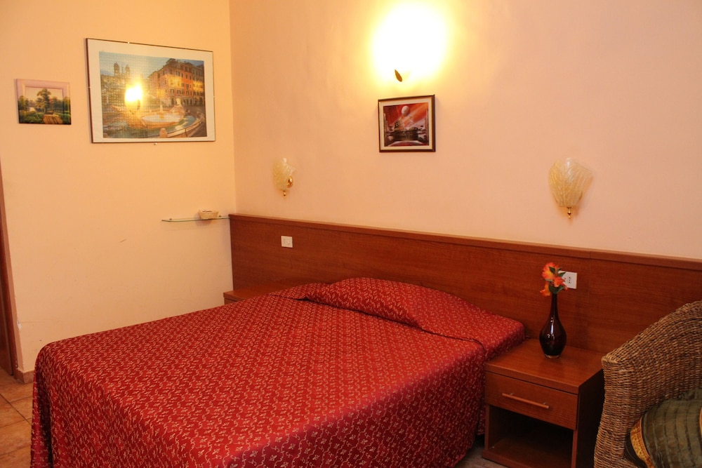 Single Room photo 2