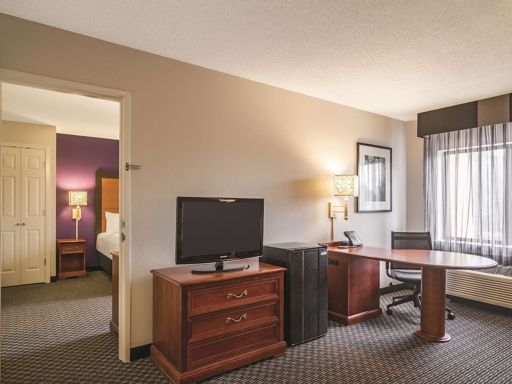 Suite, 2 Bedrooms, Non Smoking photo 3