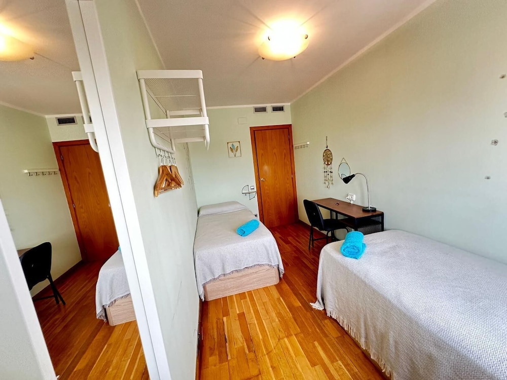 Twin Room, Shared Bathroom photo 2