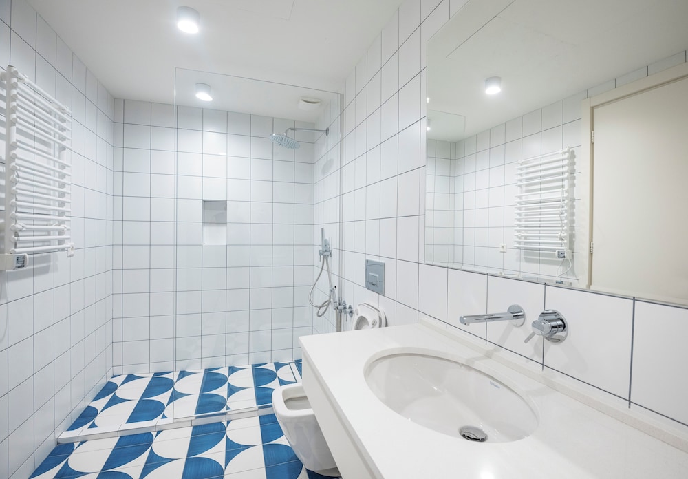 One-Bedroom Apartment with Terrace photo 3