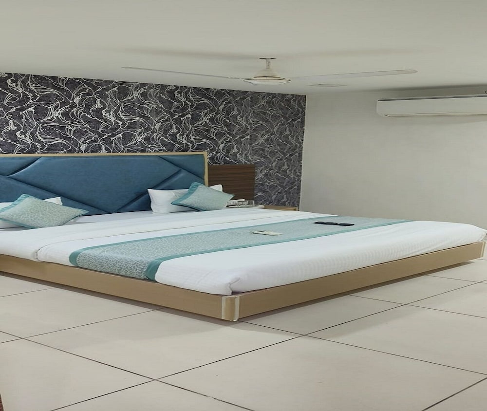Deluxe Double Room, City View
