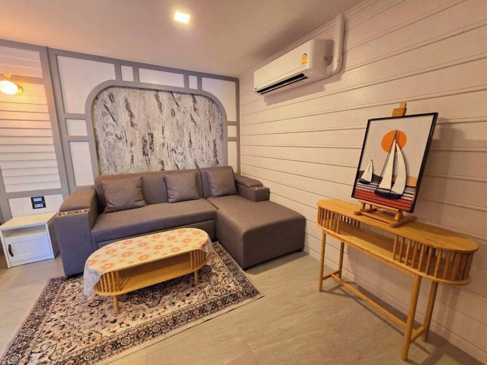 Royal Suite with Garden View - Photo 7