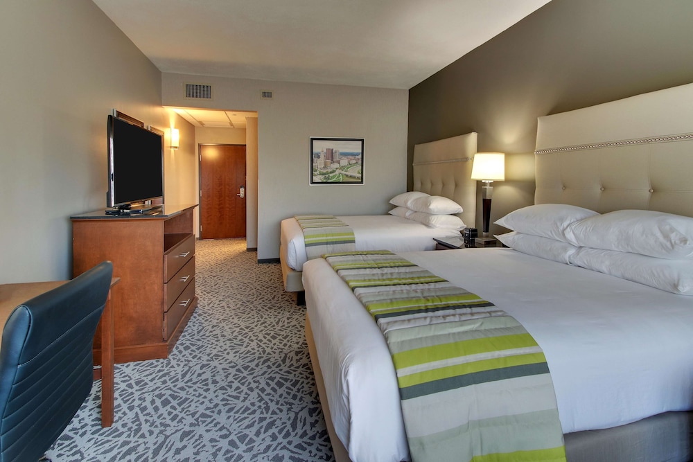 Deluxe Room, 2 Queen Beds, Refrigerator & Microwave (Hearing Accessible, Upper Floor) photo 2