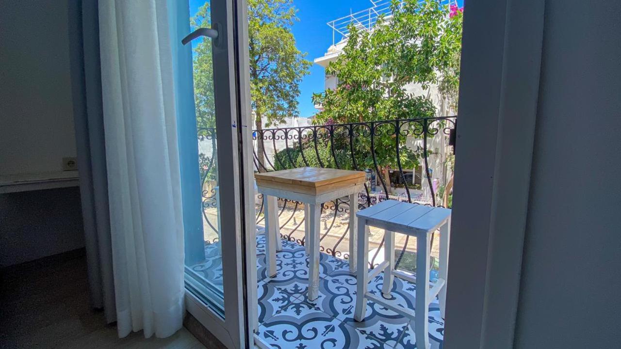 Deluxe Double Room with Balcony photo 3