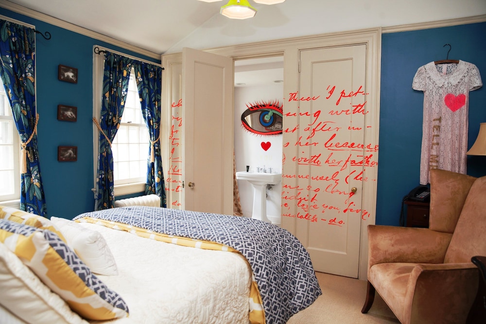 Room Four photo 1