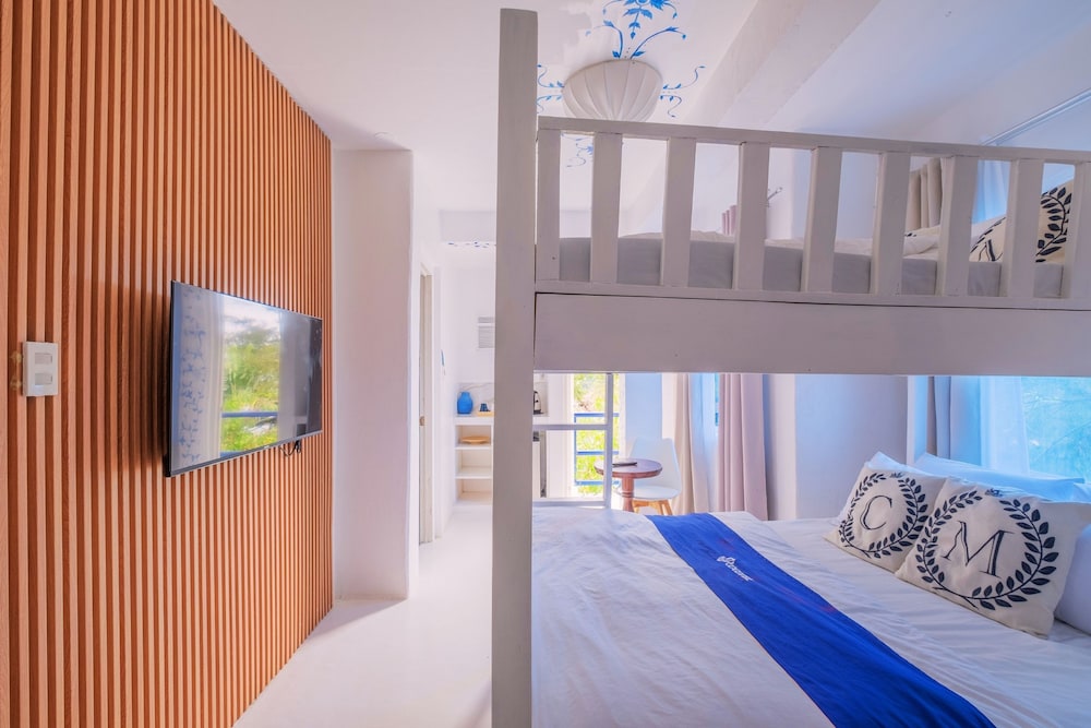 Premier Quadruple Room - Photo 17