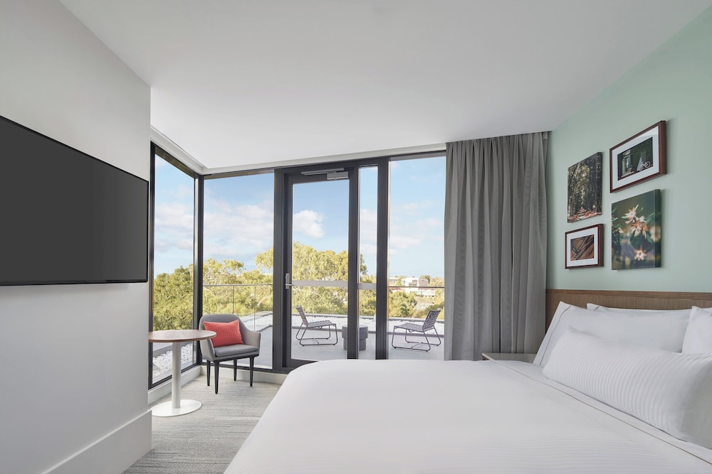 Room, 1 King Bed (Balcony) - Photo 3