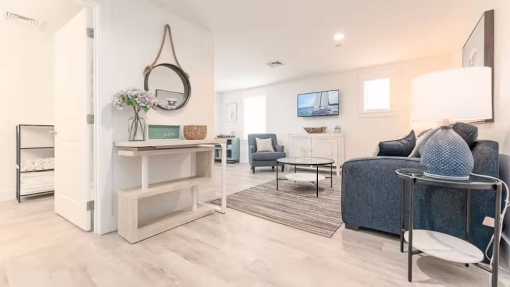Luxury Condo, 1 Bedroom, Kitchen, City View