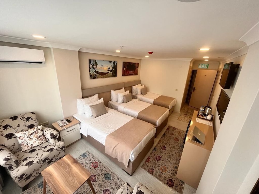 Family Triple Room photo 2
