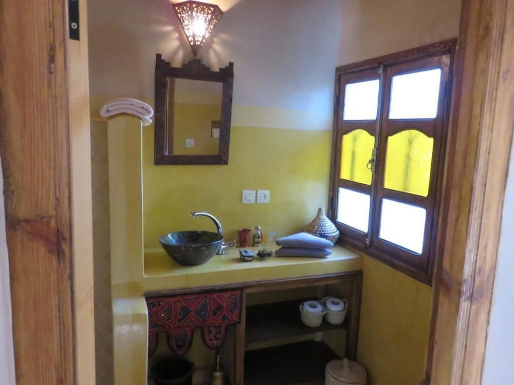Room, Garden View