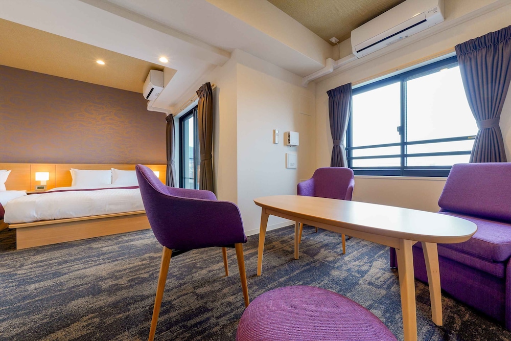 2 Queen and chair bed - Modern Apartment(Please see all information about our room before you book)