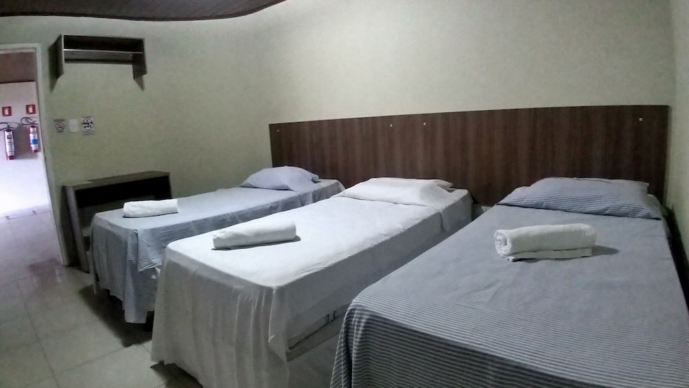Economy Triple Room photo 2