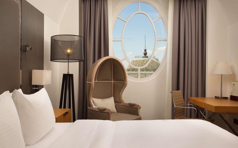 Deluxe Suite, 1 King Bed photo 2