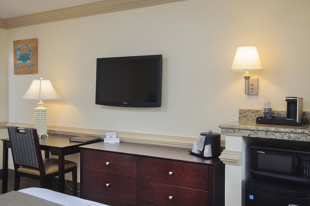 Suite, 1 King Bed with Sofa bed, Poolside