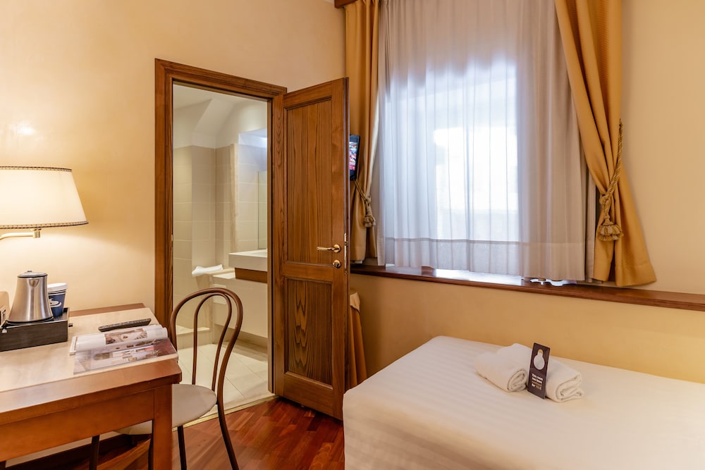 Standard Single Room photo 2