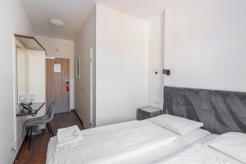 Economy Double Room photo 3