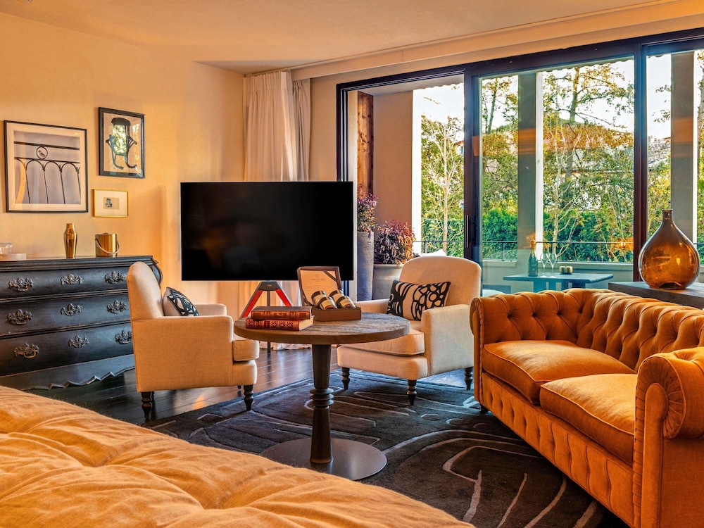Presidential Suite, 1 King Bed, Balcony, Pool View