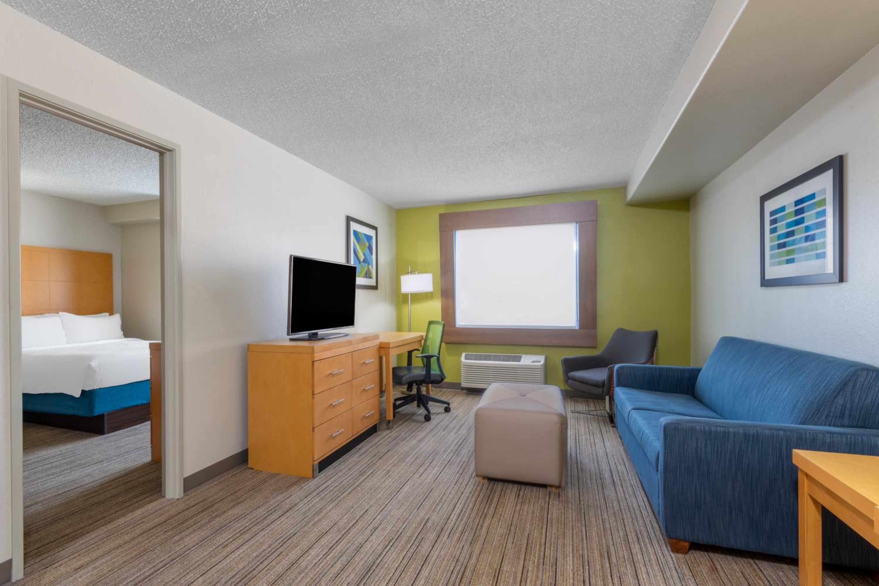 One-Bedroom Queen Suite with Two Queen Beds - Photo 1
