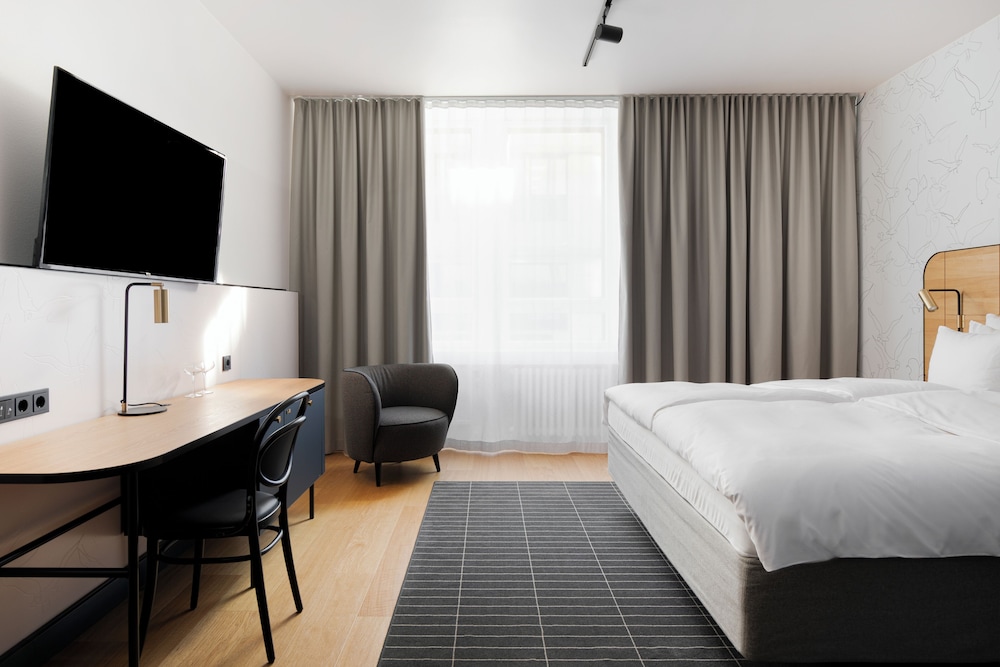 Room, 1 King Bed (Solo) - Photo 1