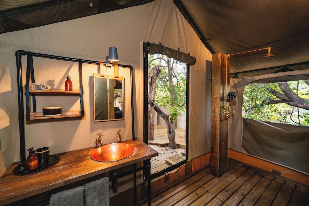 Luxury Tent, 1 Bedroom, Patio, River View photo 3