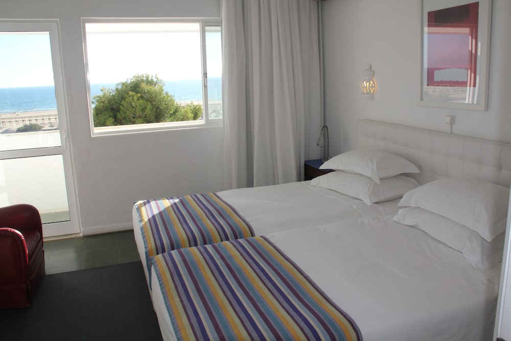 Superior Double Room, Sea View (2 adults + 1 child) - Photo 4