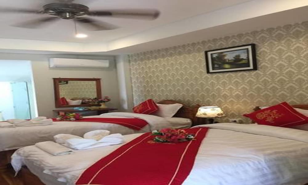 Deluxe Twin Room with Balcony River View photo 2