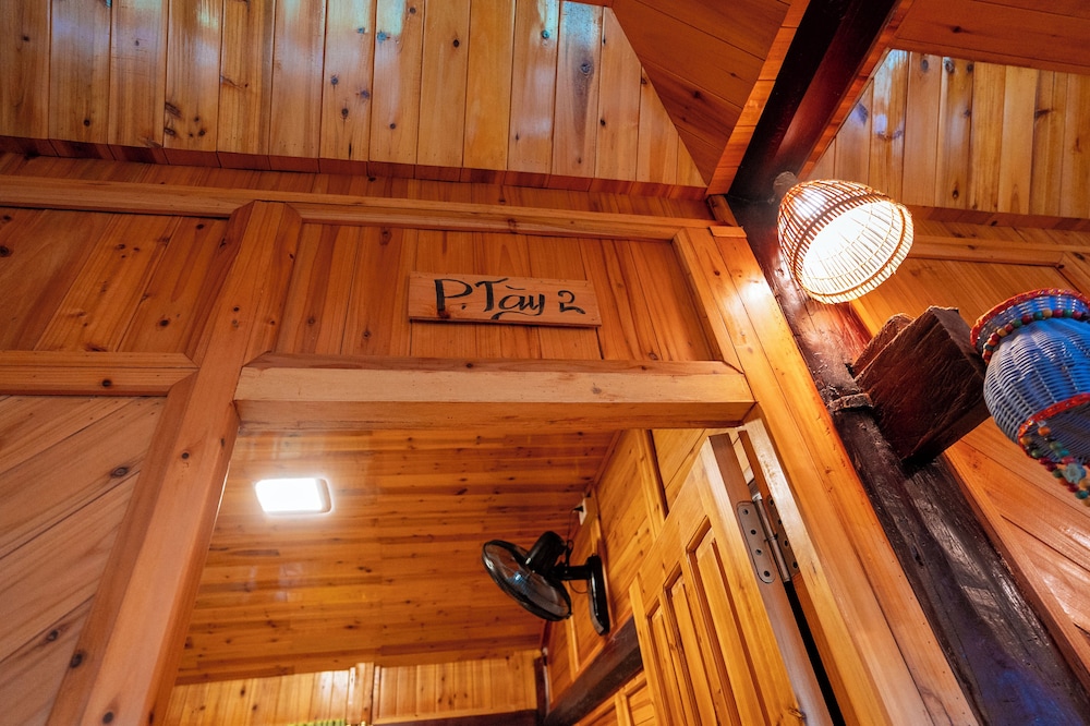 Room, 1 Queen Bed, Shared Bathroom, Mountain View - Photo 2