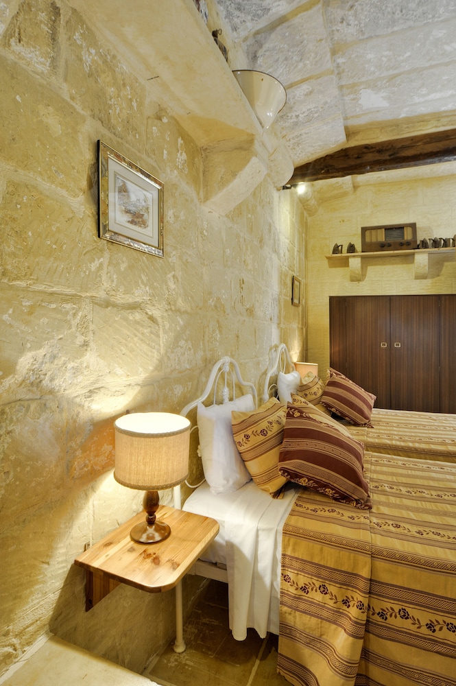 Exclusive Villa, 2 Bedrooms, Terrace, Partial Sea View photo 3