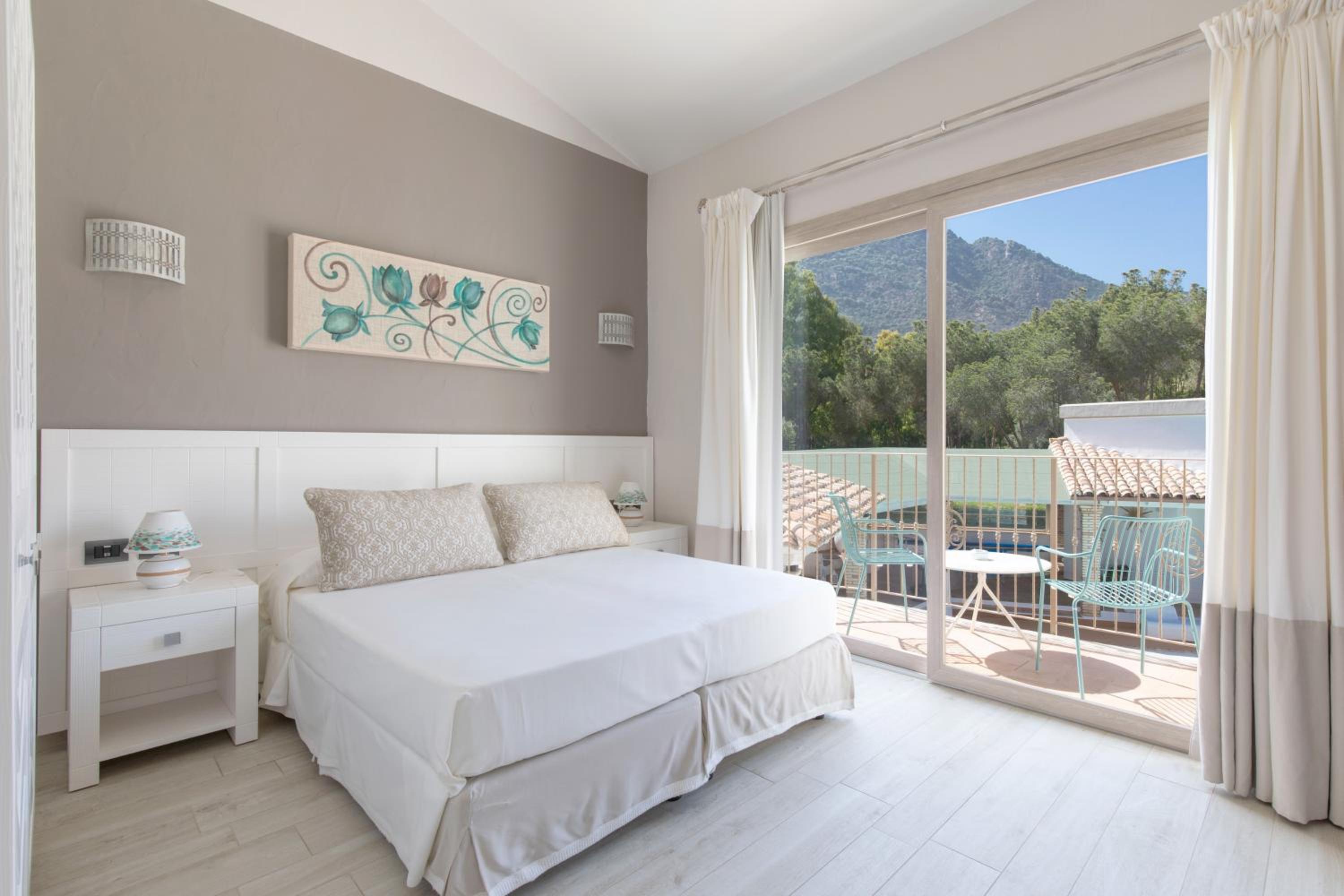 Superior Deluxe Double or Twin Room  photo 3