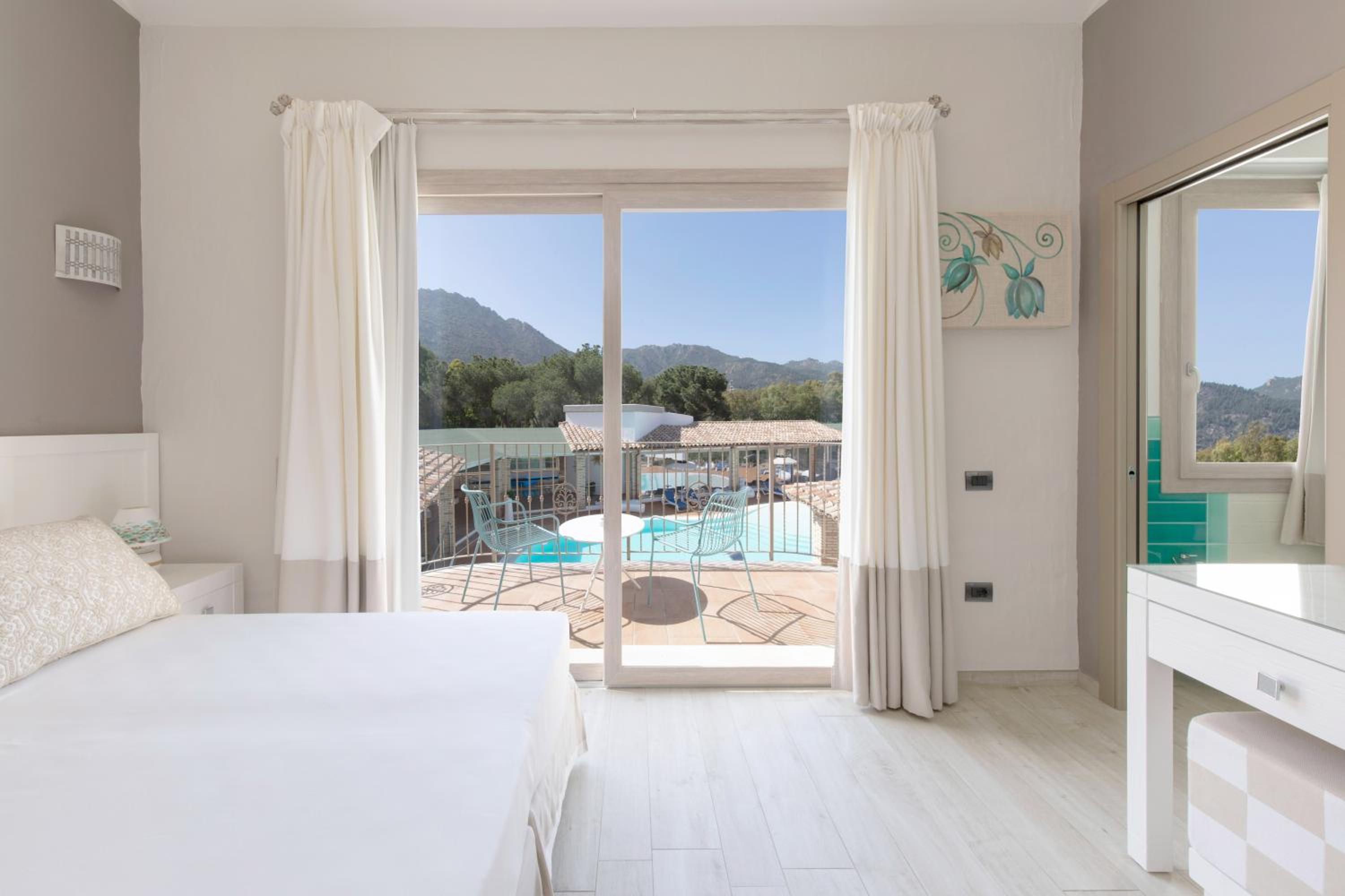 Superior Deluxe Double or Twin Room  photo 2