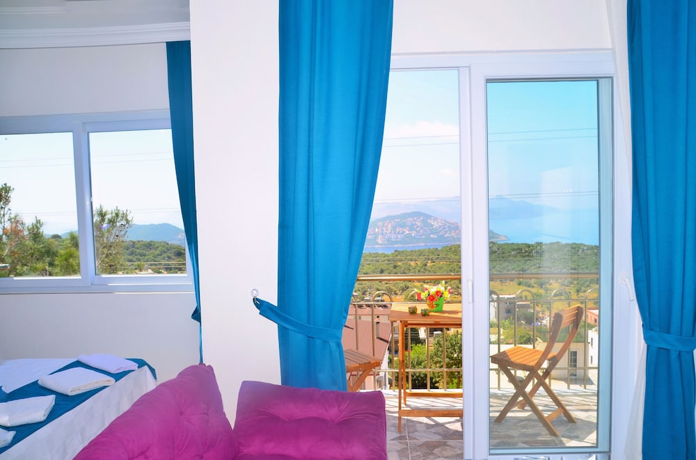 Economy Studio, 1 Double Bed, Balcony, Sea View photo 2