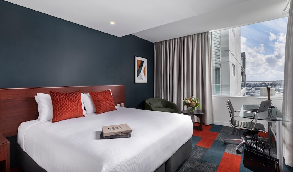 Premium Room, 1 King Bed - Photo 1