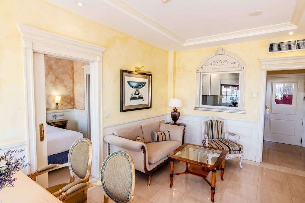 Penthouse, 1 Bedroom, Sea View - Photo 9