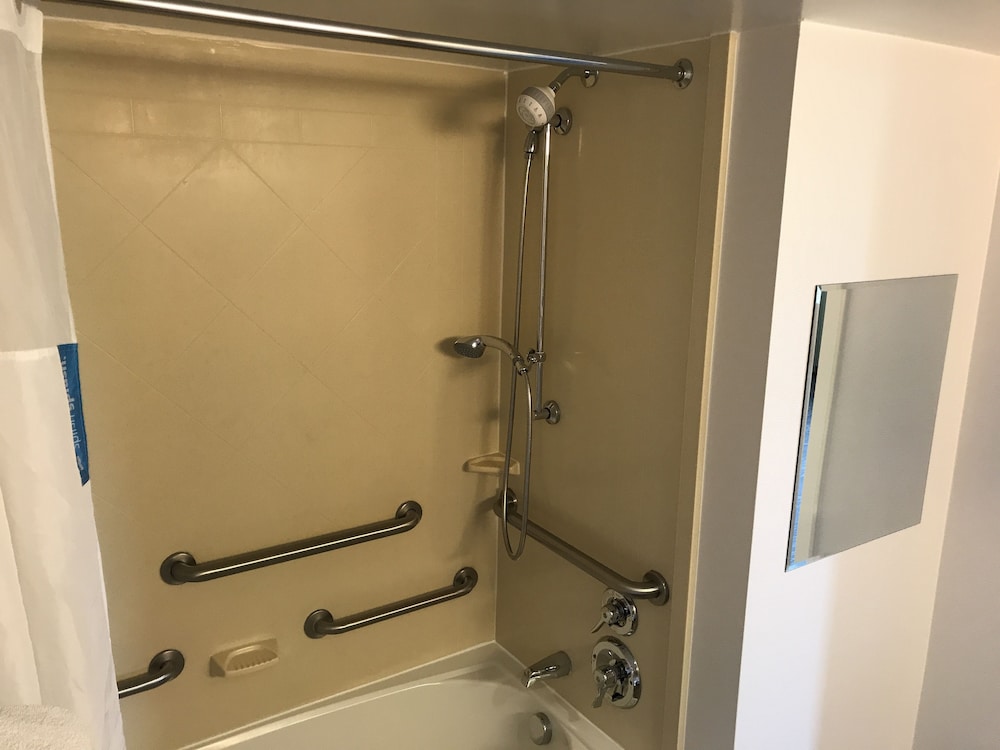 Room, 1 King Bed, Accessible, Non Smoking - Photo 13