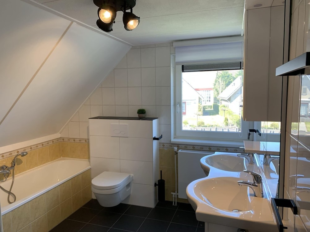 Restyled met infrarood sauna 6 Pers. photo 2