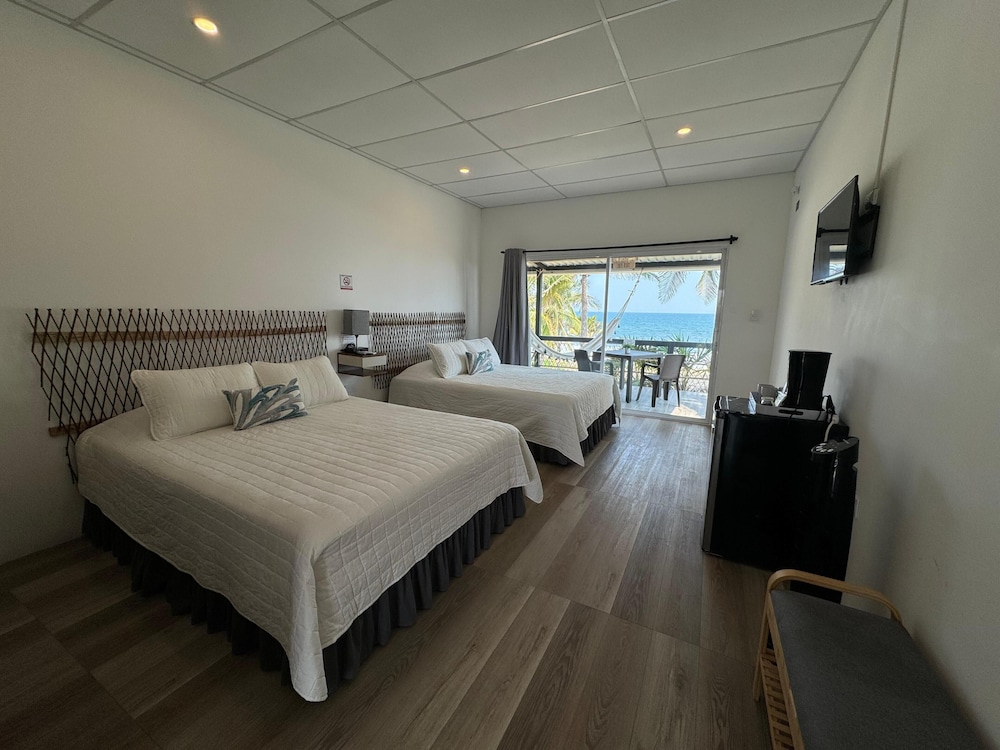 Deluxe Double Room, 2 Queen Beds, Private Bathroom, Beach View photo 2