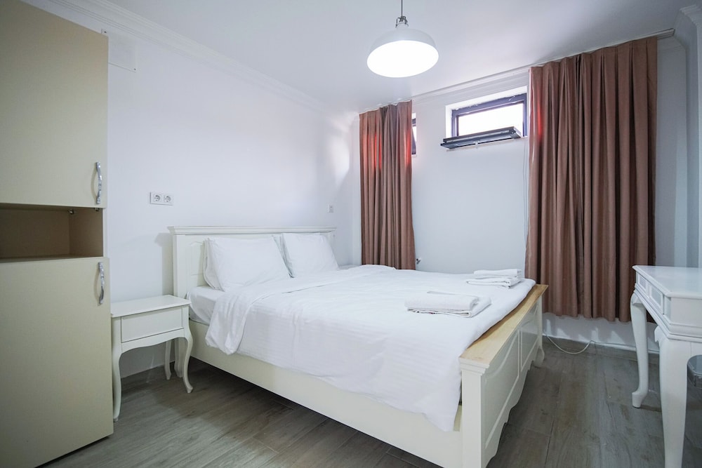 Economy Triple Room photo 1