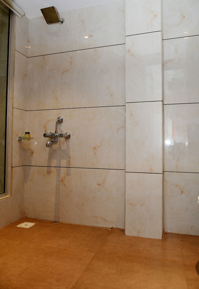 Deluxe Room - Photo 2