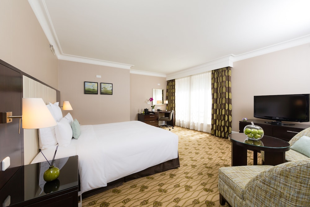 Junior Suite, 1 Queen Bed with Sofa bed - Photo 3