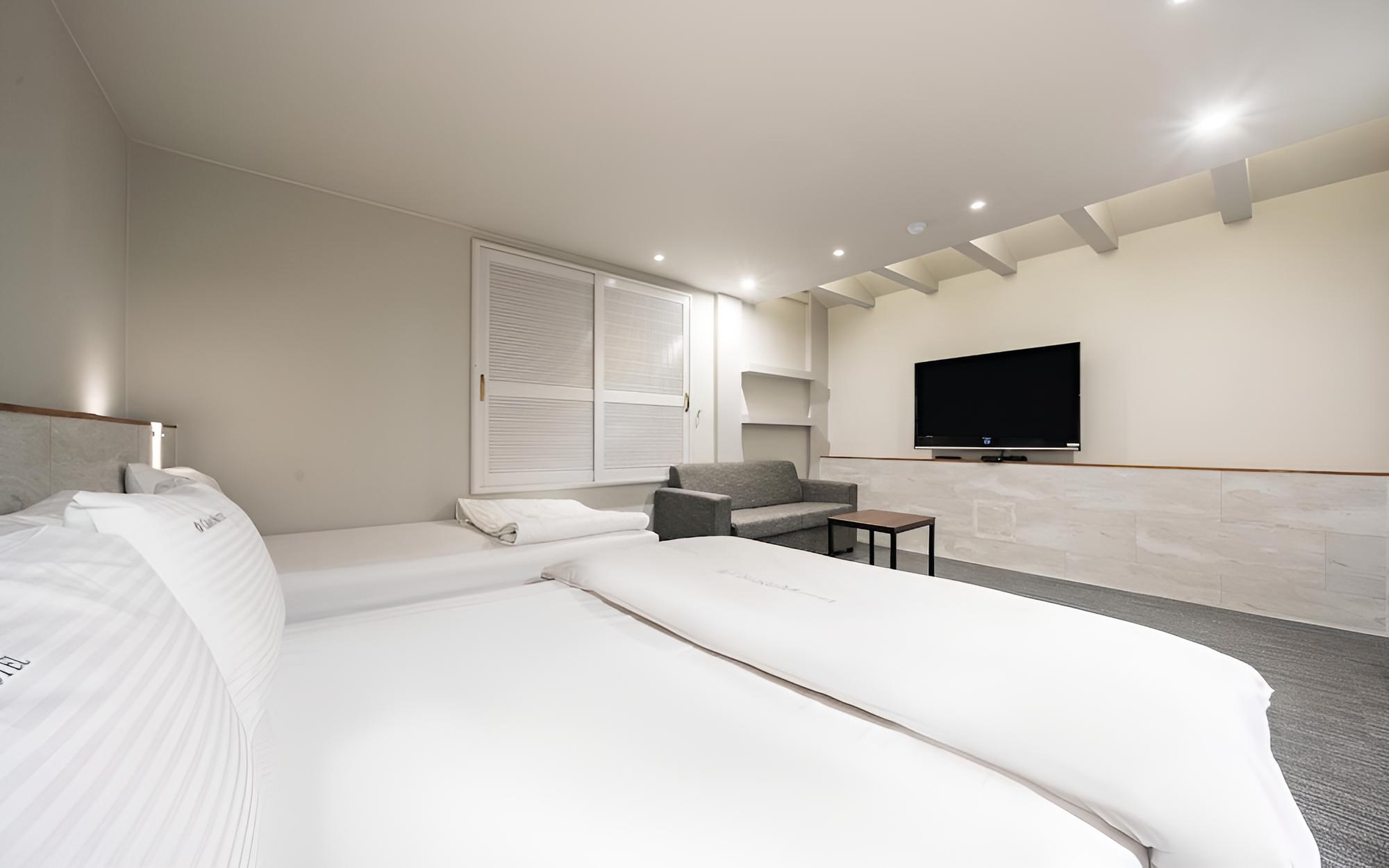 Room (Premium Twin (1 double/1 single/) (Fr)