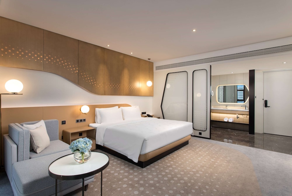 Executive Suite, 1 King Bed, Non Smoking photo 1