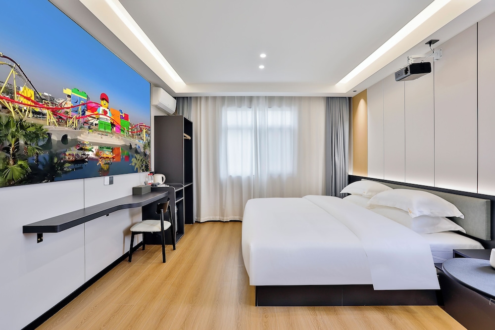 Senior Double Room, Garden View