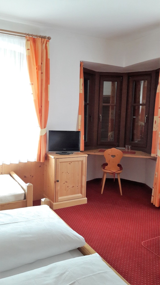 Standard Triple Room, Multiple Beds photo 3