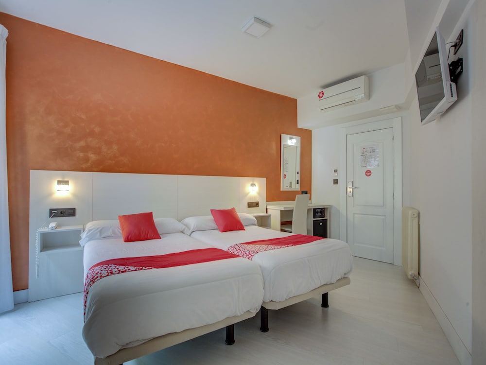 Double Room - Photo 7